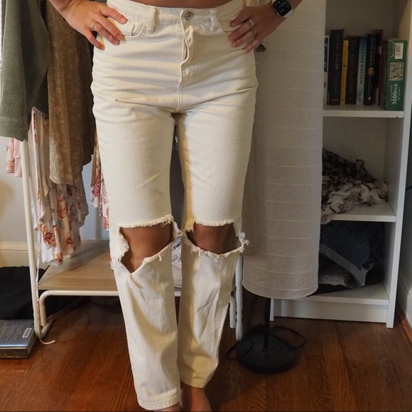 PrettyLittleThing Ripped Straight Leg Jeans - Picture 4 of 4